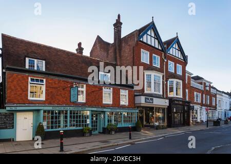 Inghilterra, East Sussex, Battle, High Street Shops Foto Stock