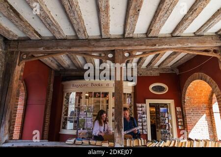 Inghilterra, Hampshire, Winchester, Kingsgate, lo storico Kingsgate Books and Prints Shop Foto Stock