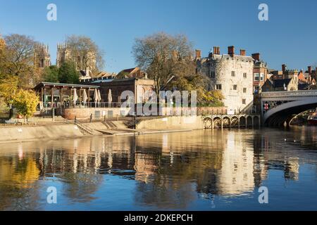 Lendal Tower and bridge, The River Ouse, York, North Yorkshire, Regno Unito. Foto Stock