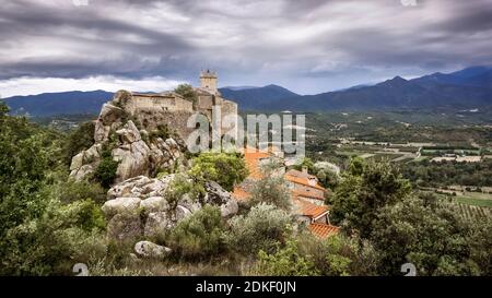 La chiesa di Saint Vincent d'en Haut è stata costruita nel 18 ° secolo ed è dichiarata un monumento historique. EUS è uno dei Plus beaux Villages de France. Foto Stock