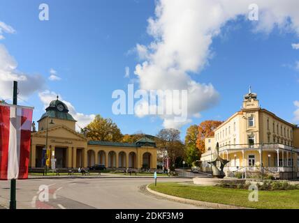 Bad Vöslau, spa Thermalbad (a sinistra), hotel Stefanie, Wienerwald (Vienna Woods), Niederösterreich / bassa Austria, Austria Foto Stock