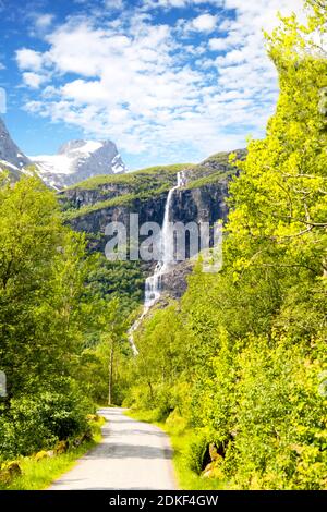 Cascata in Olden, Norvegia Foto Stock