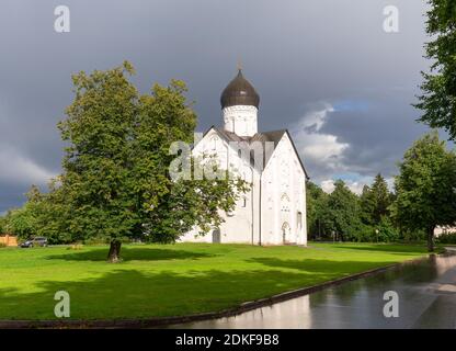 Chiesa della Trasfigurazione del Salvatore in Via Ilyina (Veliky Novgorod, Russia), un'antica chiesa storica dipinta da Teofani il greco (. Foto Stock