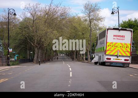 scene di un centro città vuoto e triste Foto Stock