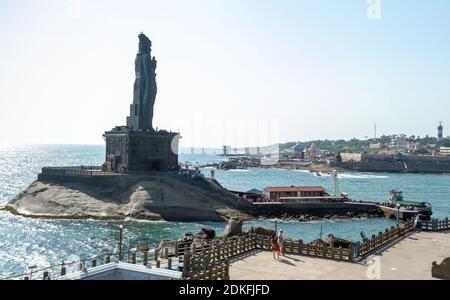 Vavathurai, Kanyakumari, India - 20 gennaio 2012: Statua di Thiruvalluvar - il poeta e filosofo tamil celebrato, autore del Thirukkural, a W. Foto Stock