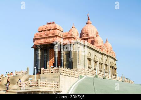 Vavathurai, Kanyakumari, India - 20 gennaio 2012: Memoriale della roccia di Swami Vivekananda - un monumento turistico famoso in una giornata di sole a Vavathurai, Kanyakuma Foto Stock