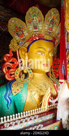 Parte superiore della statua gigante del Buddha di Maitreya (la più grande statua di questo tipo in Ladakh, che copre due piani dell'edificio) nel Monastero di Thikse ne Foto Stock