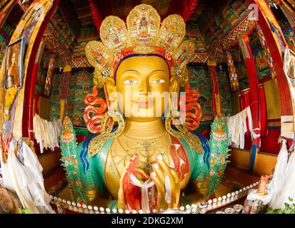 Parte superiore della statua gigante del Buddha di Maitreya (la più grande statua di questo tipo in Ladakh, che copre due piani dell'edificio) nel Monastero di Thikse ne Foto Stock