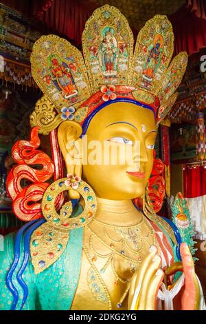Parte superiore della statua gigante del Buddha di Maitreya (la più grande statua di questo tipo in Ladakh, che copre due piani dell'edificio) nel Monastero di Thikse ne Foto Stock
