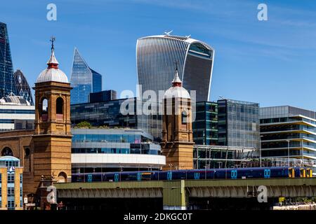 Cannon Street Station e City of London Skyline, Londra, Regno Unito. Foto Stock