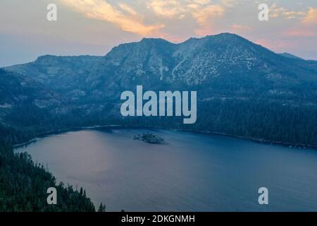 Emerald Bay state Park è un parco statale della California negli Stati Uniti, situato sulla Emerald Bay del lago Tahoe, un monumento nazionale naturale. Foto Stock