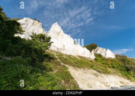 Scogliere di gesso 'øns Klint', Danimarca, Mar Baltico, costa ripida, cielo blu Foto Stock