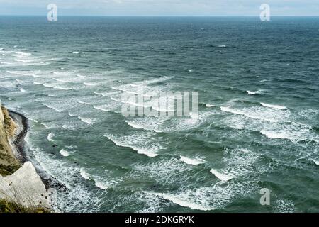 Tempesta Mar Baltico, gonfiare, vista dalla costa ripida di Møns Klint Foto Stock