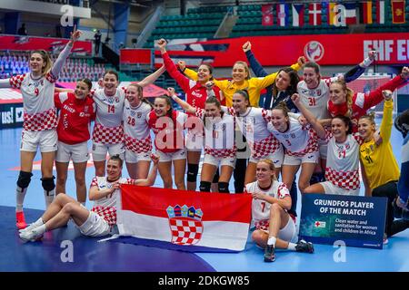 KOLDING, DANIMARCA - DICEMBRE 15: La squadra di Croazia festeggia la vittoria durante la partita femminile EHF Euro 2020 tra Germania e Croazia alla Sydbank Arena ON Foto Stock