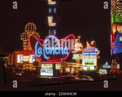 Luci al neon sulla Strip a Las Vegas, Nevda circa anni '90 Foto Stock