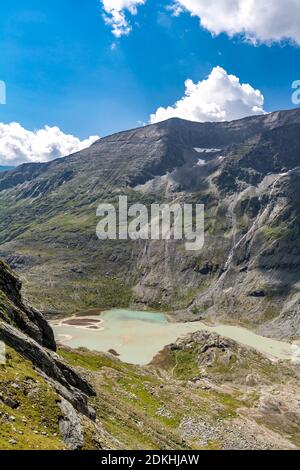 Pasterzengrund con Sandersee, vista da Kaiser-Franz-Josefs-Höhe, dietro Leiterkopf, Hohe Tauern National Park, Carinzia, Austria Foto Stock