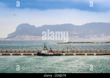 Algeciras, Spagna - 07 aprile 2020. Imbarcazione costruita nel 2003 V.B. Algeciras all'interno del porto di Algeciras Foto Stock