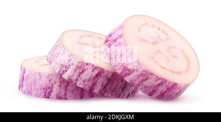 Pezzi di melanzana isolati. Tre fette di melanzana viola in fila isolate su sfondo bianco Foto Stock