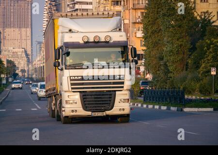 Batumi. Georgia - 30 ottobre 2020: Camion per le strade di Batum Foto Stock