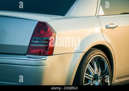 Batumi. Georgia - 30 ottobre 2020: Chrysler 300 sulle strade di Batumi Foto Stock