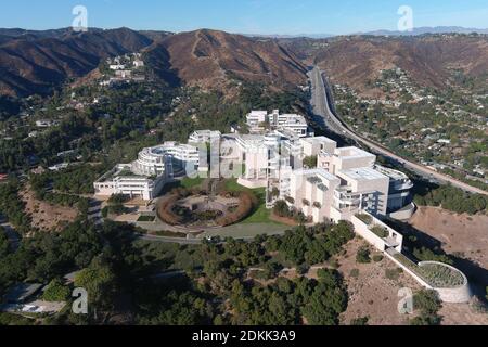 Una vista aerea del Getty Center, martedì 15 dicembre 2020, a Los Angeles. Foto Stock