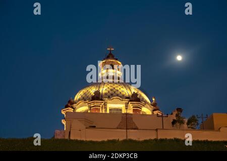 Templo de San Francisco sotto la luna piena, Santiago de Queretaro, Queretaro, Messico Foto Stock