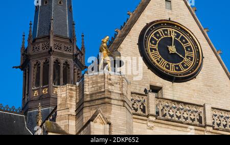 Meester Jan statua e Sint Pieterskerk. La Chiesa di San Pietro Leuven Belgio Foto Stock