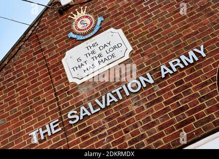 The Salvation Army Sign on a Building, fondata nel 1865 a Londra Est, l'esercito della salvezza aiuta i poveri e i senzatetto, Kent, Inghilterra - 11 maggio 2020 Foto Stock