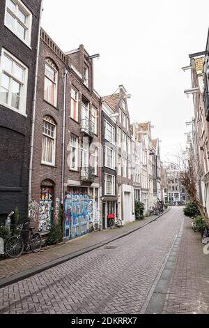 Amsterdam, Paesi Bassi - 25 febbraio 2017: Vista verticale della vecchia Amsterdam Foto Stock