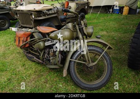 La motocicletta militare vintage Harley Davidson WLA è stata utilizzata ampiamente dagli eserciti alleati per i piloti di spedizione nella seconda guerra mondiale Foto Stock