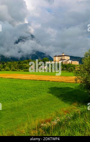 Vista del Castello di Trautenfels, Schloss Trautenfels Museum, Unterburg, Stiria, Austria, Europa Foto Stock
