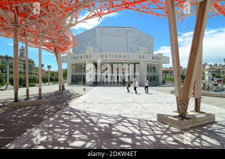 Il Teatro Nazionale ottagonale di Nizza (1989) di Yves Bayard Dal MAMAC Museum of Modern Art sulla Promenade des Arts Nizza Alpes-Maritimes Francia Foto Stock