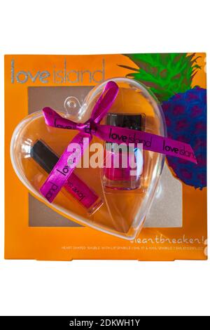 Love Island Heartbreaker cuore a forma di bauble con labbro scintillante & set regalo per unghie scintillante isolato su sfondo bianco Foto Stock