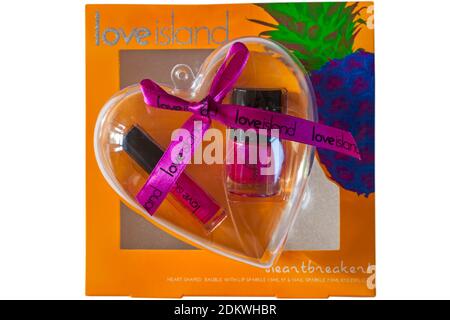 Love Island Heartbreaker cuore a forma di bauble con labbro scintillante & set regalo per unghie scintillante isolato su sfondo bianco Foto Stock