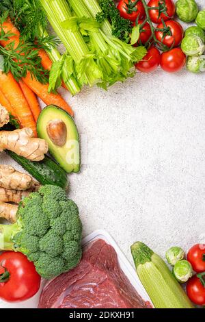 Cibo sano di fondo. Selezione di vari prodotti dietetici mediterranei per un'alimentazione sana. Assortimento di ingredienti alimentari sani per cucinare su ki Foto Stock