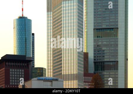 Francoforte sul meno, Assia, Germania, Europa - dettaglio architettonico della facciata dei grattacieli in centro. Foto Stock