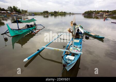 Porto tradizionale sulla spiaggia di Boom, Banyuwangi regency Foto Stock