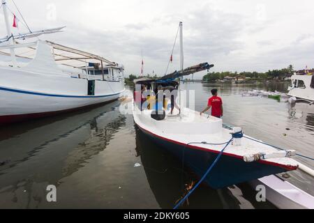 Porto tradizionale sulla spiaggia di Boom, Banyuwangi regency Foto Stock