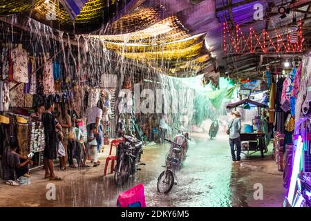 Surin, Thailandia, Sud-est asiatico Chong Chom mercato di confine Foto Stock