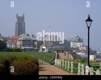 The Cliff Top Promenade, parte del North Norfolk Path & Skyline del Victorian Seaside Resort di Cromer, Norfolk, Inghilterra, Regno Unito Foto Stock