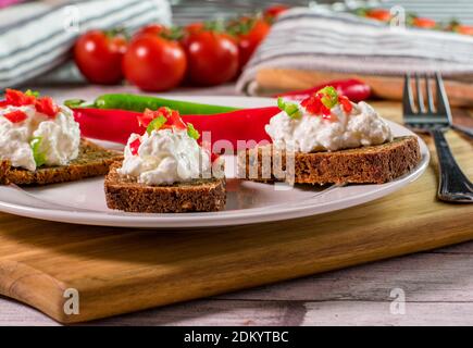 panini vegetariani serviti su un piatto Foto Stock