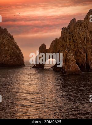 Le terre terminano al tramonto, formazione rocciosa a Cabo San Lucas, Messico Foto Stock