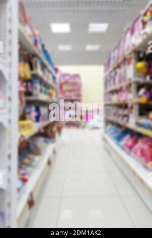 Immagine astratta verticale sfocata e sfocata del supermercato o del centro commerciale per sfondo, sfondo o stoffa. Foto Stock