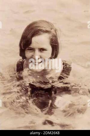 GERTRUDE EDERLE (1905-2003) Concorso americano nuotatore circa 1930. Foto Stock