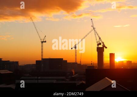 Sunrise Behind Monk Bridge sviluppo nel centro di Leeds. Foto Stock