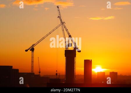 Sunrise Behind Monk Bridge sviluppo nel centro di Leeds. Foto Stock