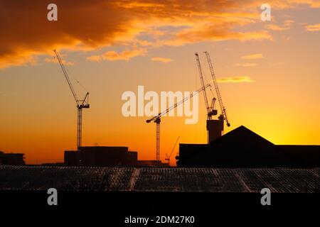 Sunrise Behind Monk Bridge sviluppo nel centro di Leeds. Foto Stock