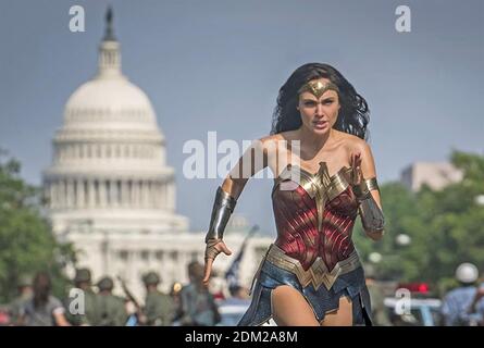 WONDER DONNA 1984 2020 Warner Bros film con Gal Gadot Foto Stock