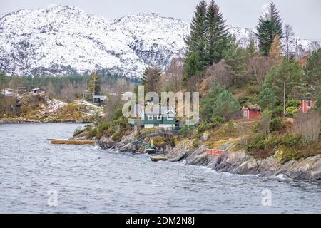 Crociera lungo Radfjorden vicino Bergen in Norvegia Foto Stock