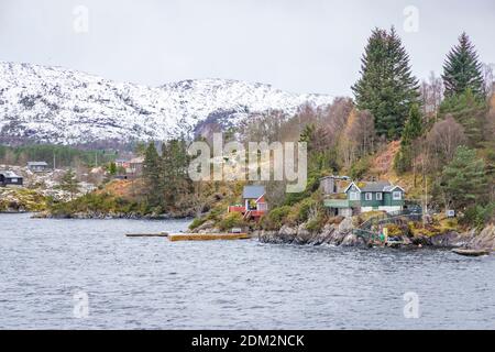 Crociera lungo Radfjorden vicino Bergen in Norvegia Foto Stock